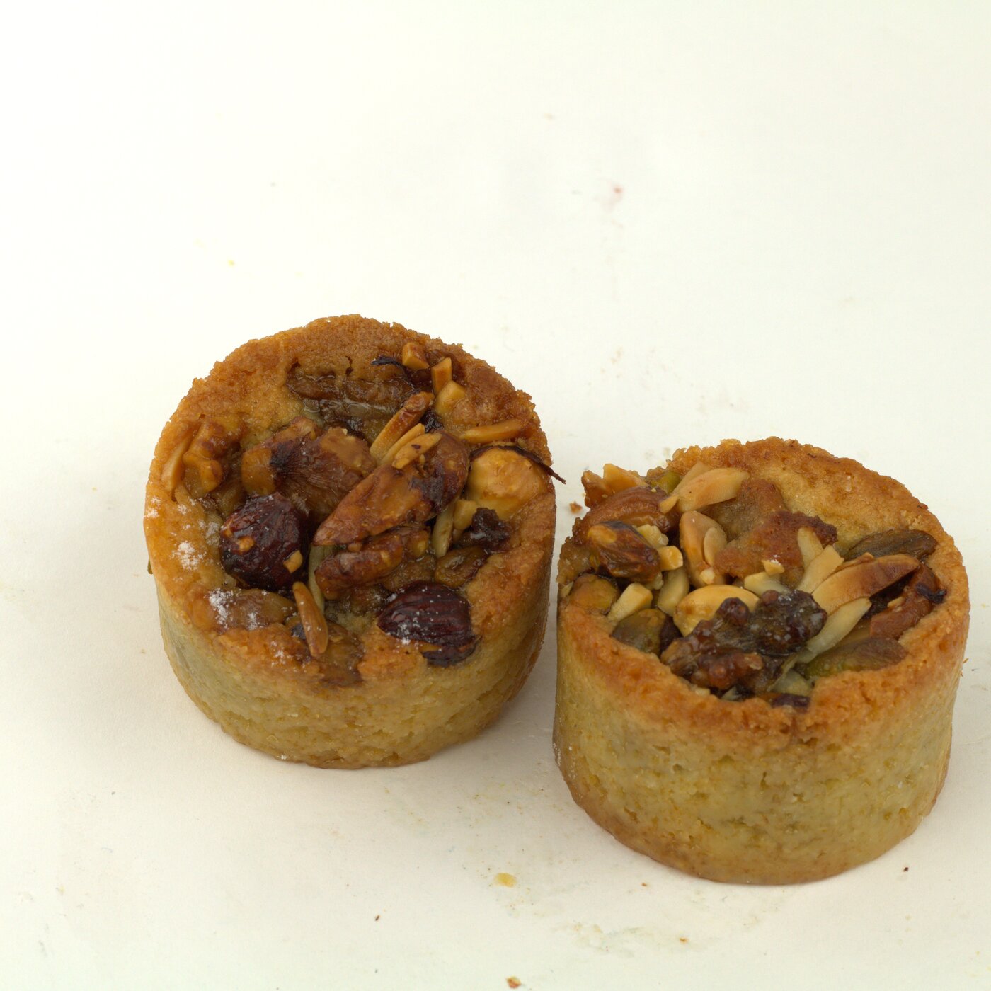 Fenjūnī (Iranian nut cake)